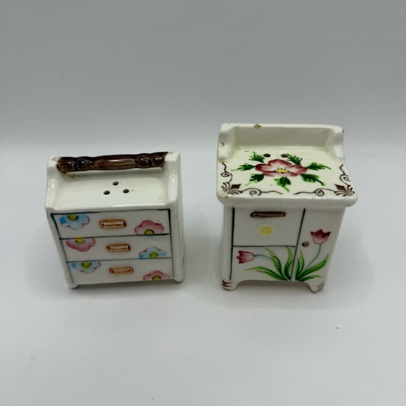 Vintage Ceramic Made in Japan Floral Stove & Dresser Salt & Pepper Set - Picture 2 of 6